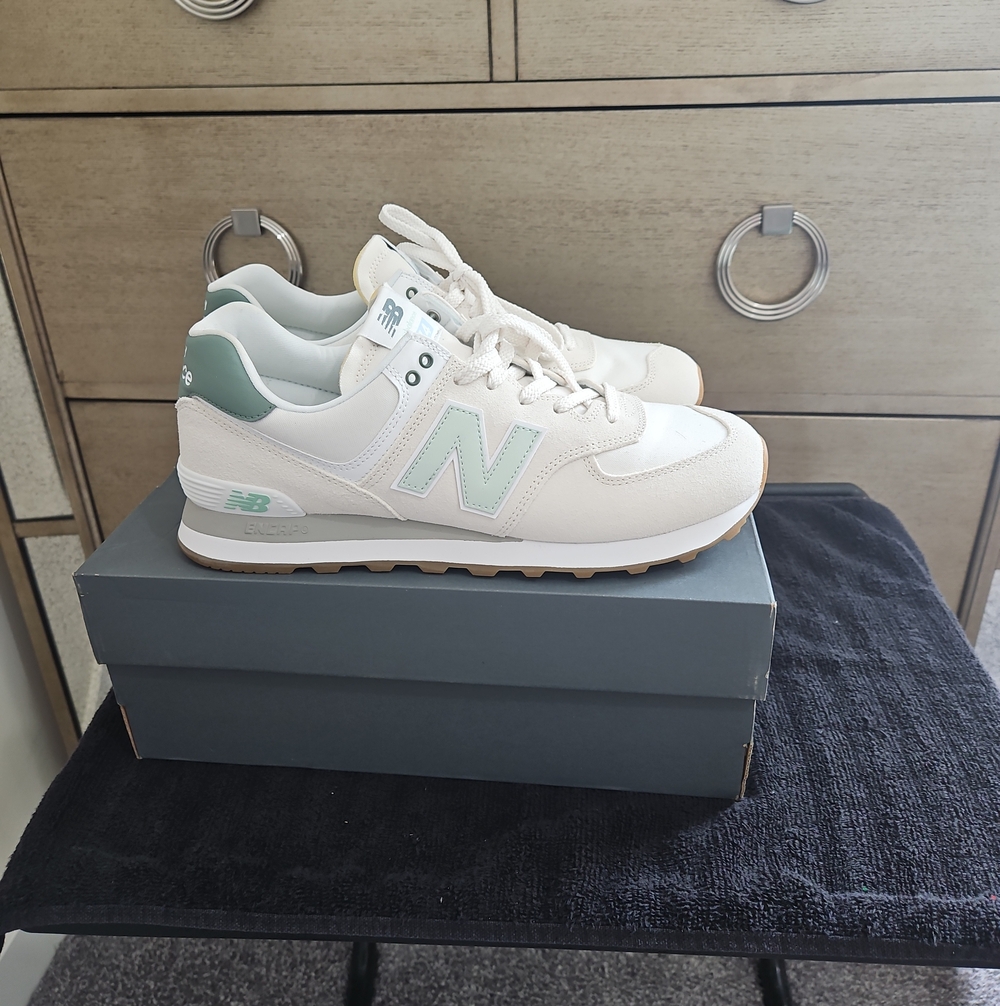 New Balance Women's Cream & Mint Green Retro Runner Sneakers